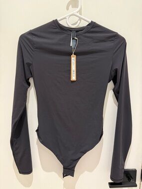 SKIMS NWT Onyx Long Sleeve Crew Neck Bodysuit